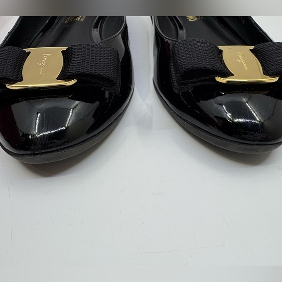 Authentic Salvatore Ferragamo Vara Bow black patent leather shoes size 8.5B - Picture 13 of 14